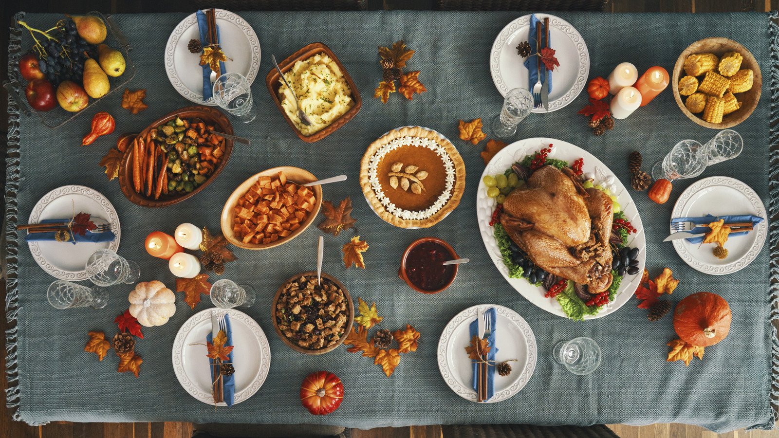 https://www.thedailymeal.com/img/gallery/12-common-mistakes-people-make-when-preparing-thanksgiving-dinner/l-intro-1699792738.jpg