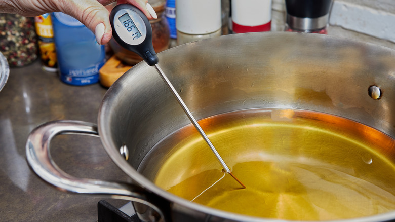 measuring temperature of frying oil