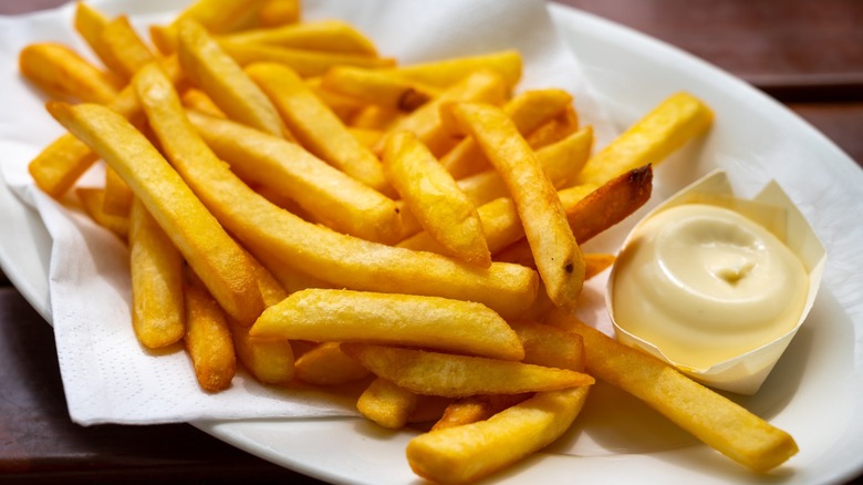 French fries with mayonnaise sauce