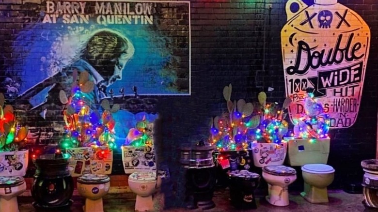 A bar with toilets ad Christmas lights