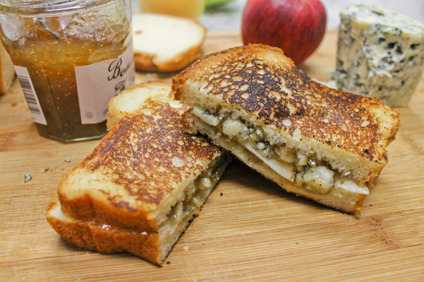 Blue Cheese and Apple Grilled Cheese Recipe