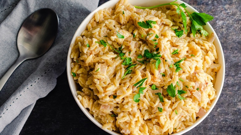 Cooked orzo rice in bowl