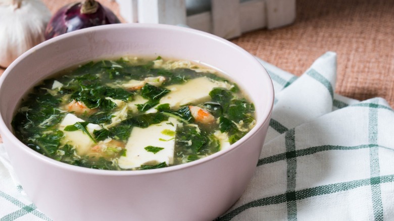 Spinach soup with tofu
