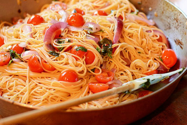 Tomato, Basil, and Garlic Pasta