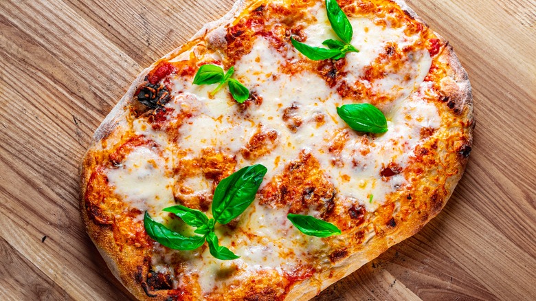 Così-style flatbread pizza