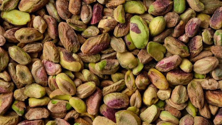 Many pistachios