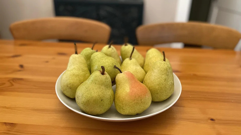 plate of pears on wooden table