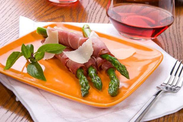 Appetizers: Prosciutto-Wrapped Asparagus