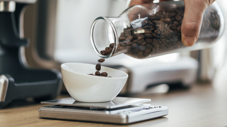 Weighing coffee beans with scale