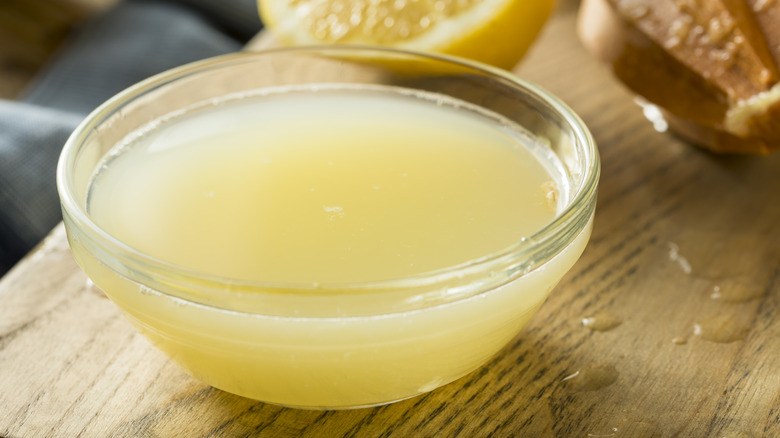 lemon juice in bowl