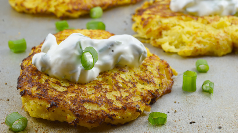 Spaghetti squash fritters with cream