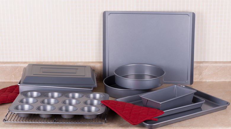 assorted baking pans