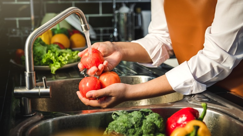 Washing vegetables