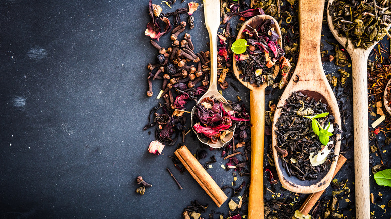 various loose leaf tea in spoons