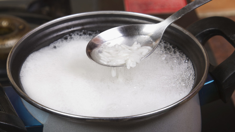 Boiling rice in pot