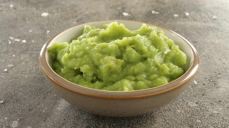 Mushy peas in a bowl