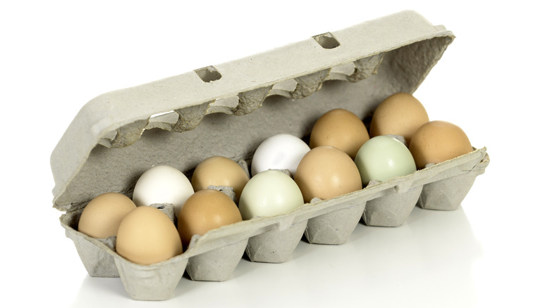 a dozen of organic eggs