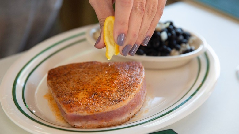 Flanigan's tuna steak