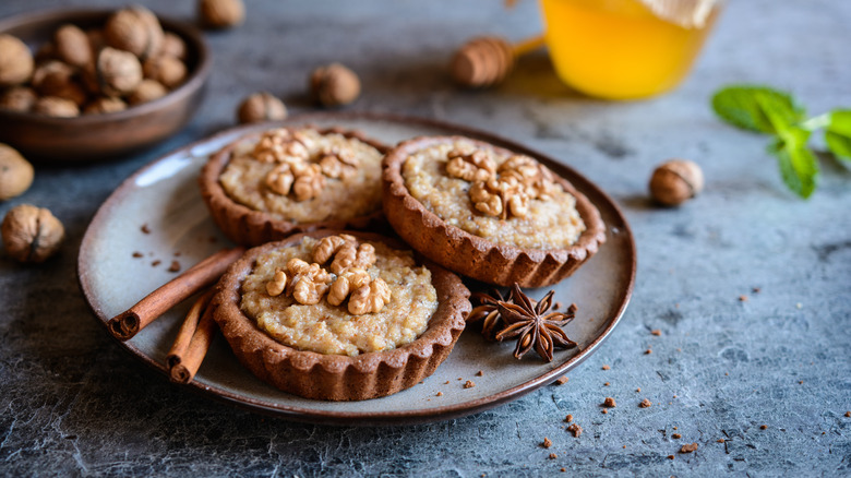 Tartlets with gingerbread crust