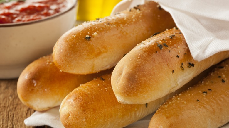 Fluffy breadsticks with sauce 