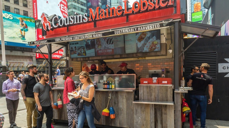 People ordering Cousins Maine Lobster