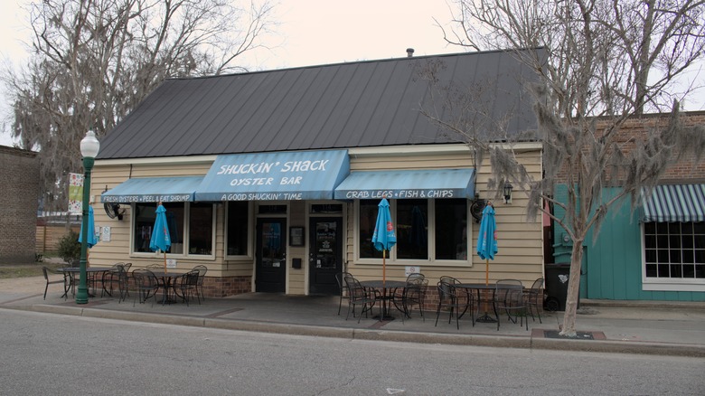 Shuckin' Shack restaurant storefront