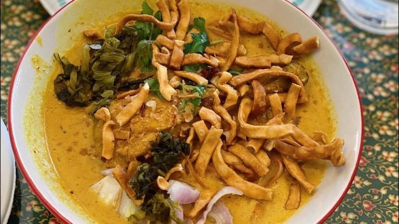 thai khao soi noodle chicken