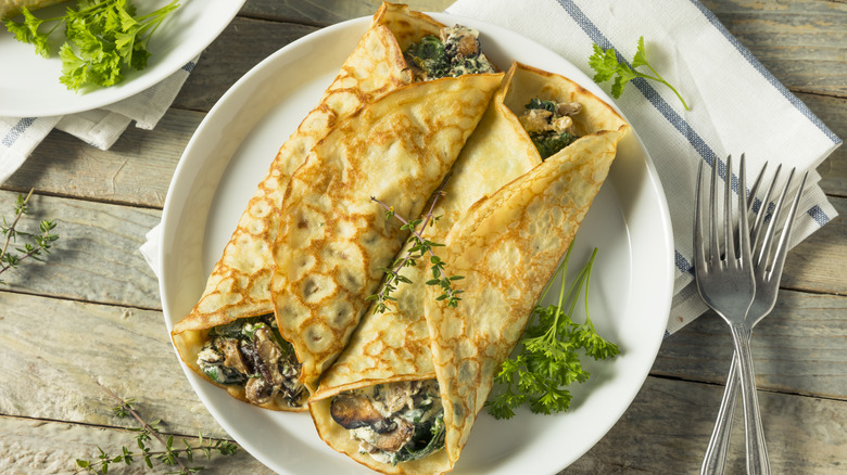 Crêpes with mushrooms and herbs