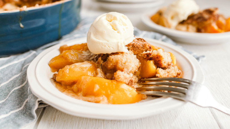 Peach cobbler with ice cream