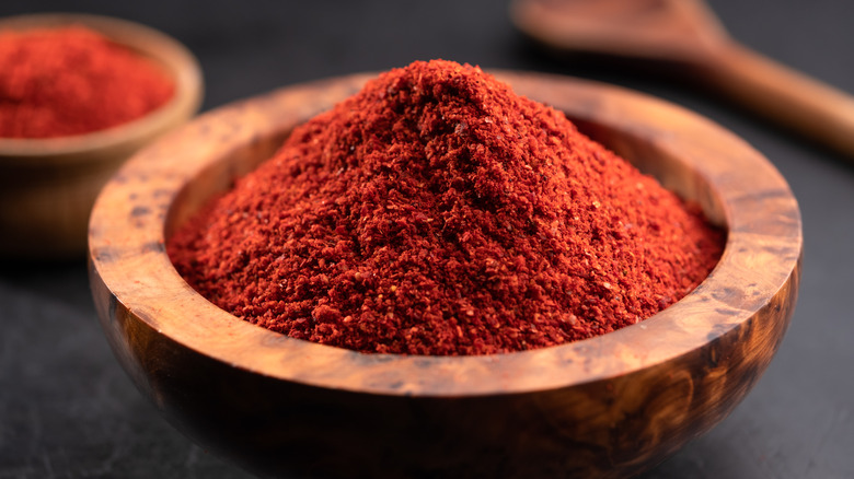 https://www.thedailymeal.com/img/gallery/12-tips-for-cooking-with-paprika/intro-1673345885.jpg