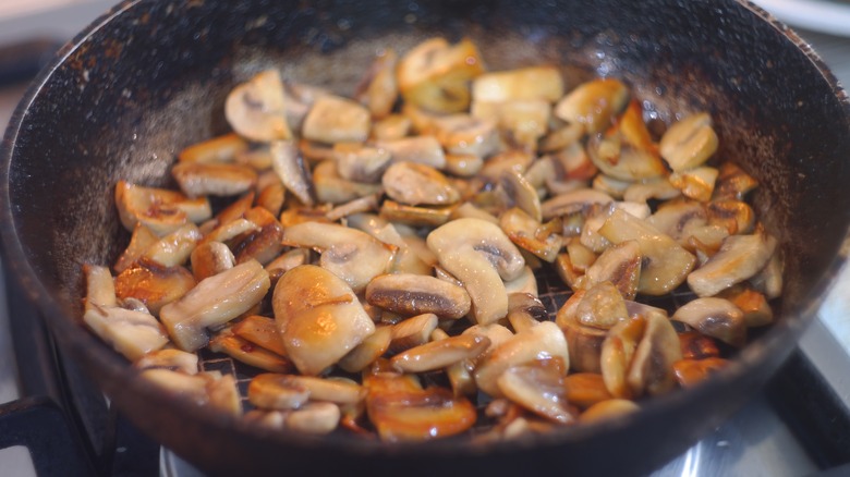 Mushrooms cooked in skillet