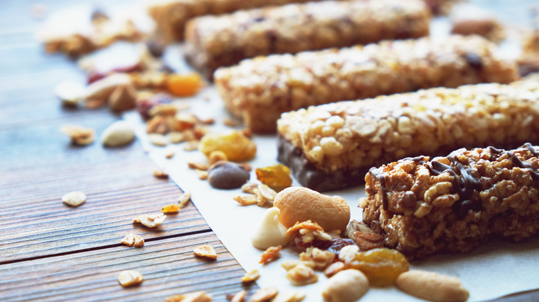 Close up granola bars 