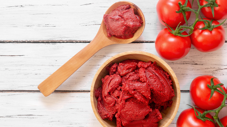 tomato paste in wooden bowl