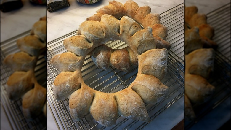 Pain couronne on oven racks