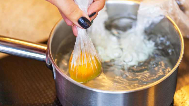 Cooking an egg in plastic wrap boiling water
