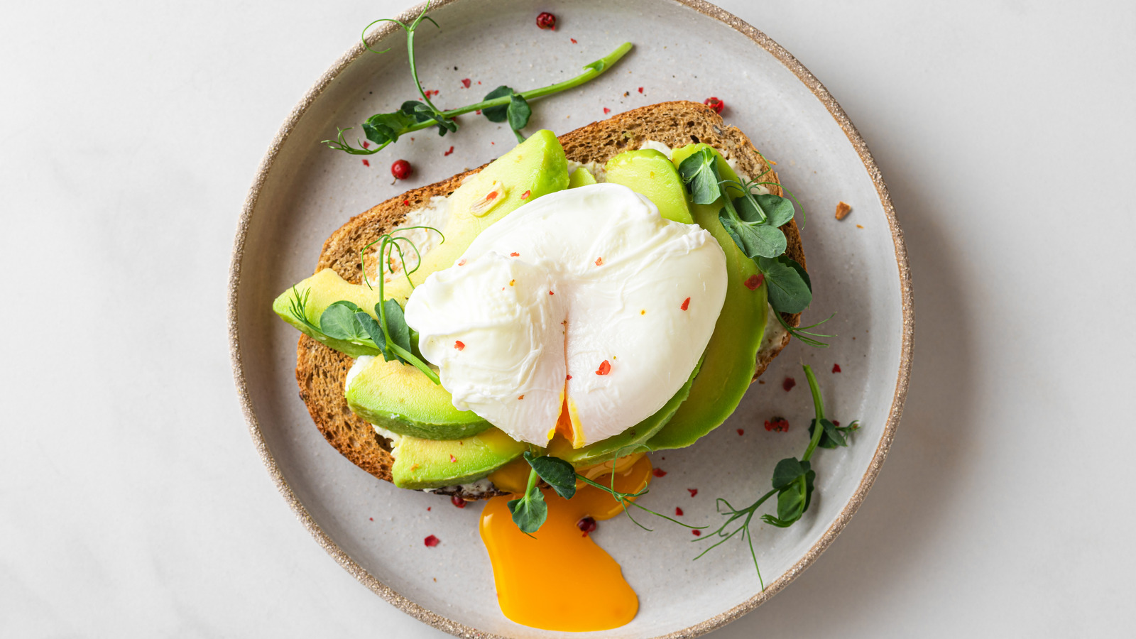 https://www.thedailymeal.com/img/gallery/12-unconventional-ways-to-poach-an-egg-that-actually-work/l-intro-1674159383.jpg