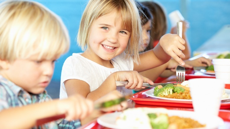 Kids eating healthy lunch at school