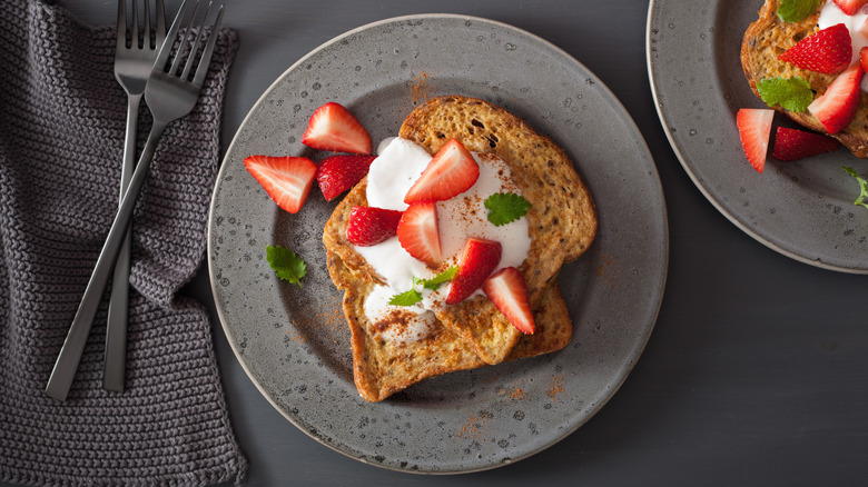 French toast with yogurt and strawberries