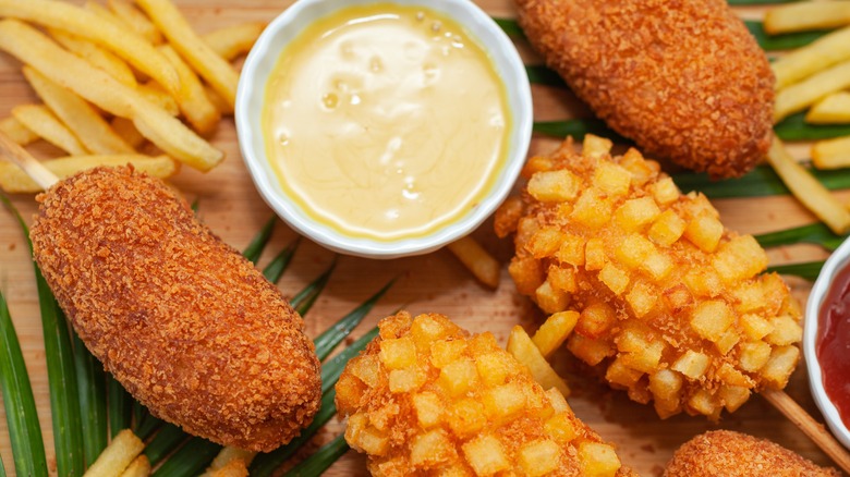 Corn dogs with dip