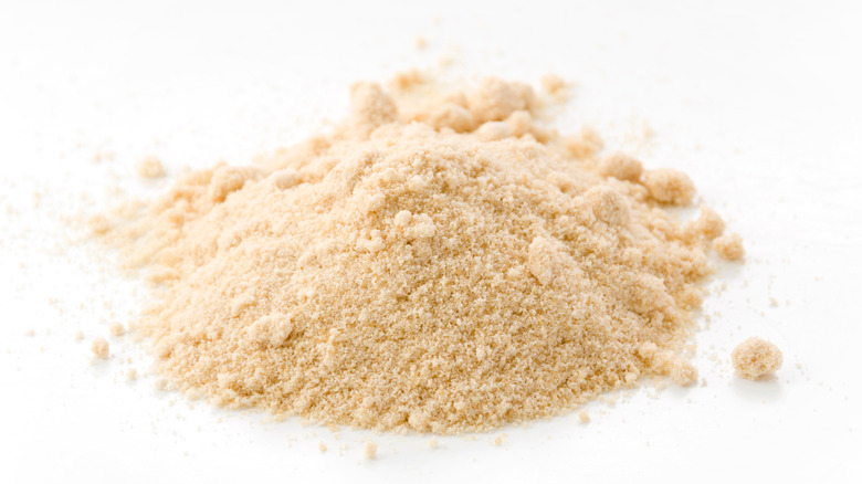 Toasted golden sugar pile