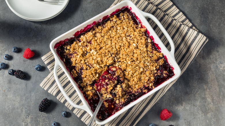 Mixed berry crisp on linen