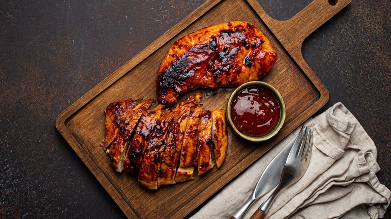 Grilled chicken with barbecue sauce