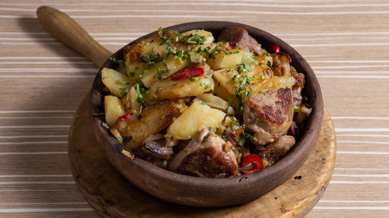 meat and potato ojakhuri in ketsi