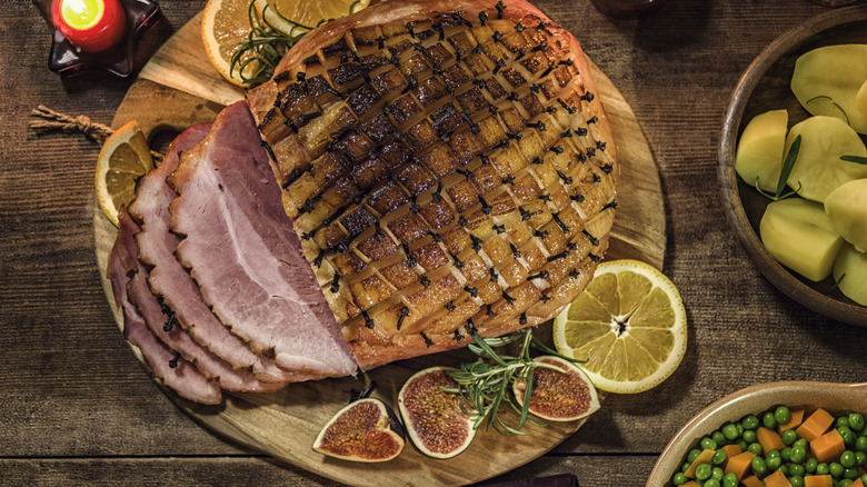 Roast ham with lemon and figs