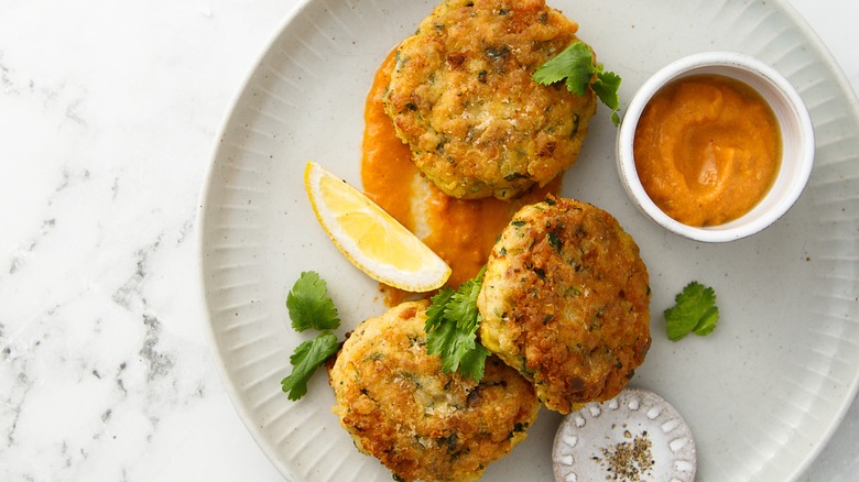 Crab cakes and lemon