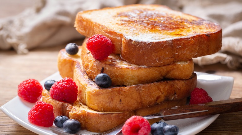 French toast and berries