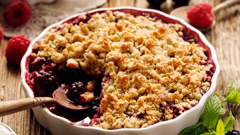 Baked fruit crumble