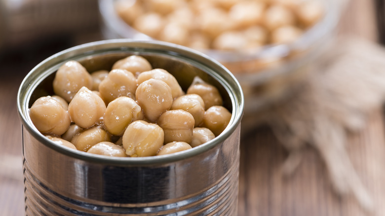 can of chickpeas