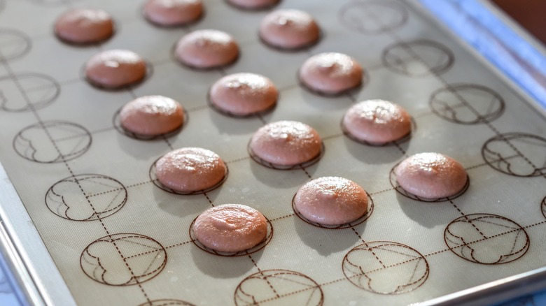 Macarons on silicon sheet