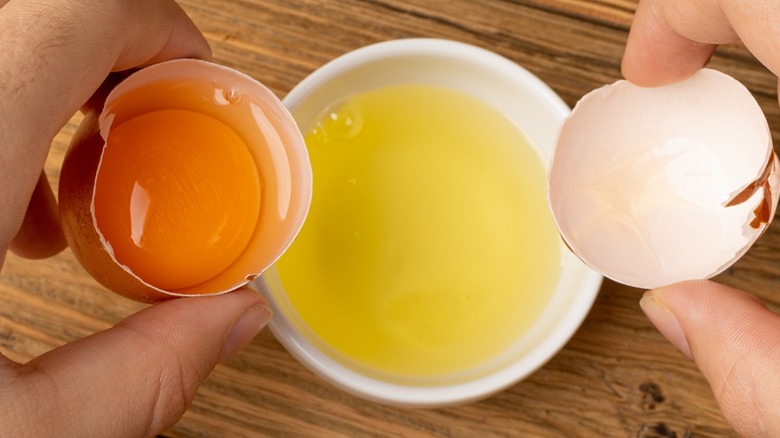 Separating eggs